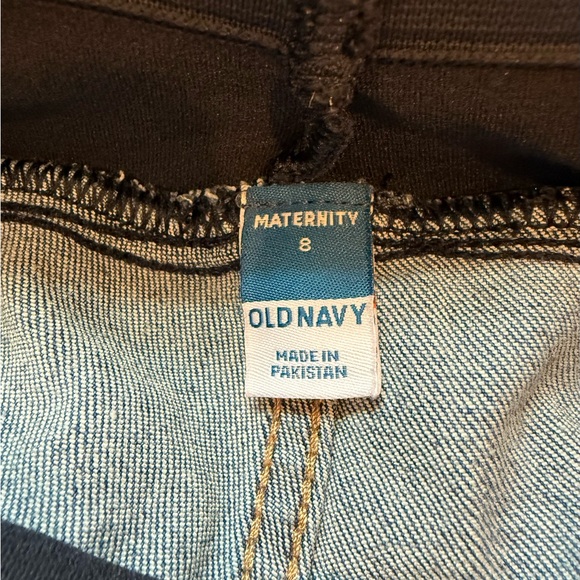 Old Navy Maternity Denim Shorts with Stretch Waistband - Picture 4 of 5